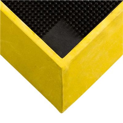 Wearwell Tall Wall 32"x39" Black/Yellow Sanitizing Footbath Mat